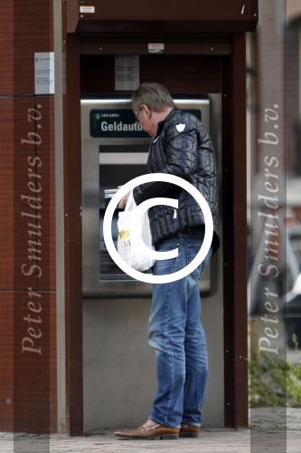 Amsterdam 25 maart 2011
Jack Spijkerman pint geld en doet boodschappen.
Peter Smulders bv