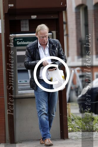 Amsterdam 25 maart 2011
Jack Spijkerman pint geld en doet boodschappen.
Peter Smulders bv