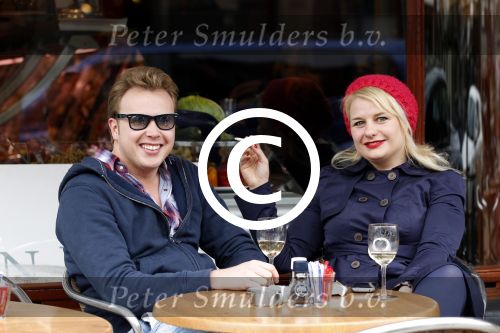 Amsterdam 14 april 2011
Jamai Looman met een vriendin op terras met van dam.
Peter Smulders bv