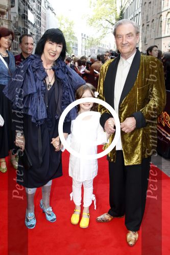 Amsterdam 17 april 2011
Premiere Zorro in het nieuwe de la mar theater. Jan Jansen met vrouw en kleindochter
Peter Smulders bv