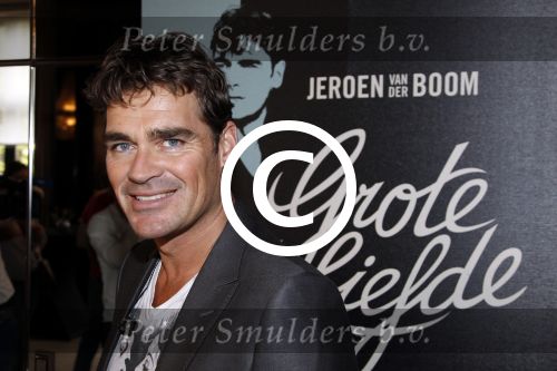 Amsterdam 15 april 2011
Presentatie nieuwe cd van Jeroen v d Boom bij het college hotel. Zijn vrouw Danie en zoon Luuk krijgen eerste cd
Peter Smulders bv