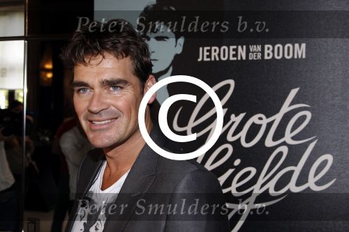 Amsterdam 15 april 2011
Presentatie nieuwe cd van Jeroen v d Boom bij het college hotel. Zijn vrouw Danie en zoon Luuk krijgen eerste cd
Peter Smulders bv