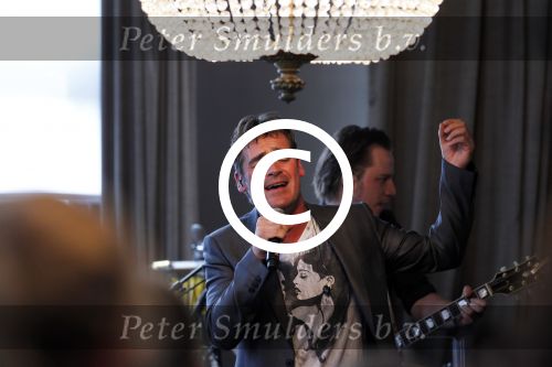 Amsterdam 15 april 2011
Presentatie nieuwe cd van Jeroen v d Boom bij het college hotel. Zijn vrouw Danie en zoon Luuk krijgen eerste cd
Peter Smulders bv