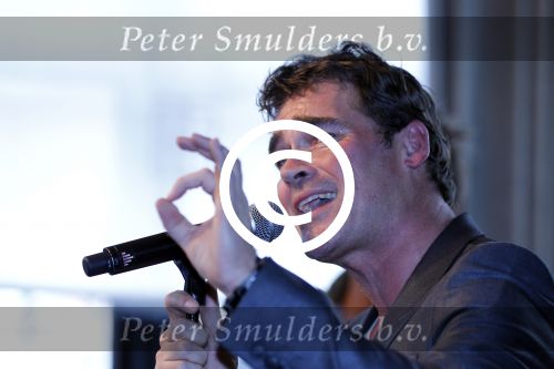Amsterdam 15 april 2011
Presentatie nieuwe cd van Jeroen v d Boom bij het college hotel. Zijn vrouw Danie en zoon Luuk krijgen eerste cd
Peter Smulders bv