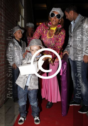Nieuwegein 20 maart 2011
Surprisefeeste voor Yolanthe Sneijder Cabau georganiseerd door haar man wesley Sneijder bij Will\'s restaurant in Nieuwegein. Jeffrey en Jessey Sneijder met moeder Wesley
Peter Smulders bv
