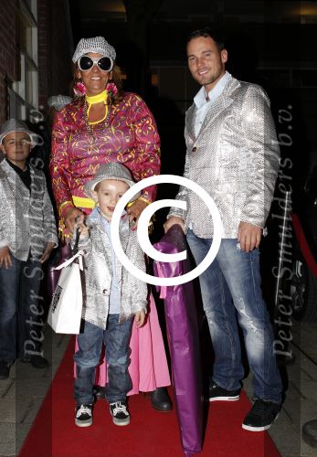 Nieuwegein 20 maart 2011
Surprisefeeste voor Yolanthe Sneijder Cabau georganiseerd door haar man wesley Sneijder bij Will\'s restaurant in Nieuwegein. Jeffrey en Jessey Sneijder met moeder Wesley
Peter Smulders bv