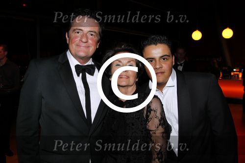 Rotterdam 14 april 2011
Premiere Spamelot in het nieuwe Luxor met in de hoofdrollen oa Johhny Kraaijkamp jr Paul Groot Owen Schumacher en Linda Wagemakers. Johnny met zoon en moeder
Peter Smulders bv