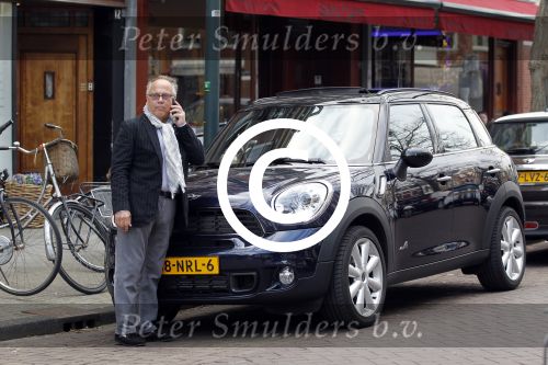 Amsterdam 15 april 2011
Joop Braakhekke bij zijn mini cooper country man
Peter Smulders bv