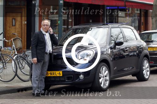 Amsterdam 15 april 2011
Joop Braakhekke bij zijn mini cooper country man
Peter Smulders bv