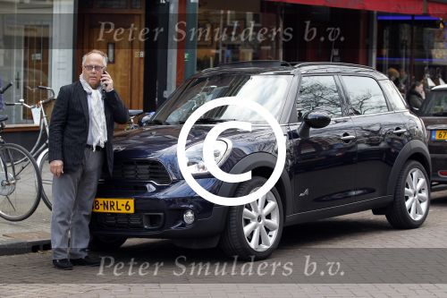Amsterdam 15 april 2011
Joop Braakhekke bij zijn mini cooper country man
Peter Smulders bv