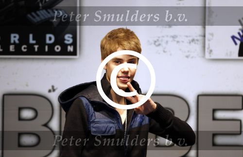 Rotterdam 27 maart 2011
Persconferentie van Justin Bieber in Ahoy. Peter v d Vorst begeleide het.
Peter Smulders bv