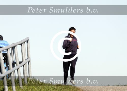 Uitdam 19 maart 
Katja Romer Schuurman aan het hardlopen bij haar op de dijk in uitdam.
Peter Smulders bv