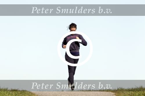 Uitdam 19 maart 
Katja Romer Schuurman aan het hardlopen bij haar op de dijk in uitdam.
Peter Smulders bv