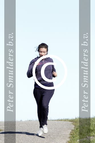 Uitdam 19 maart 
Katja Romer Schuurman aan het hardlopen bij haar op de dijk in uitdam.
Peter Smulders bv
