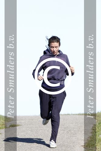 Uitdam 19 maart 
Katja Romer Schuurman aan het hardlopen bij haar op de dijk in uitdam.
Peter Smulders bv