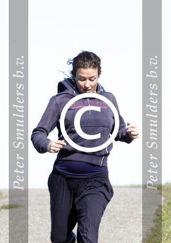 Uitdam 19 maart 
Katja Romer Schuurman aan het hardlopen bij haar op de dijk in uitdam.
Peter Smulders bv