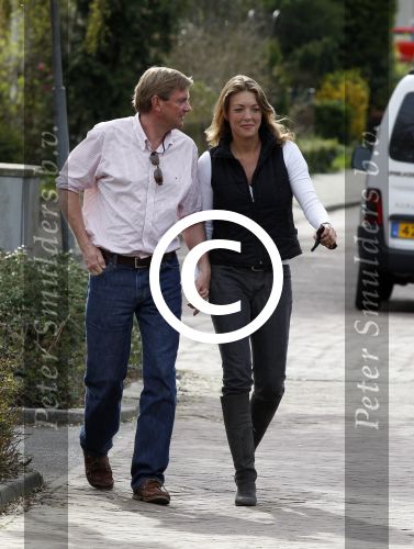 Breukelen 2 april 2011
De ex man van Mariska v Kolck Knut Jacobsen met zijn nieuwe vrienin Wia Kort.
Peter Smulders bv