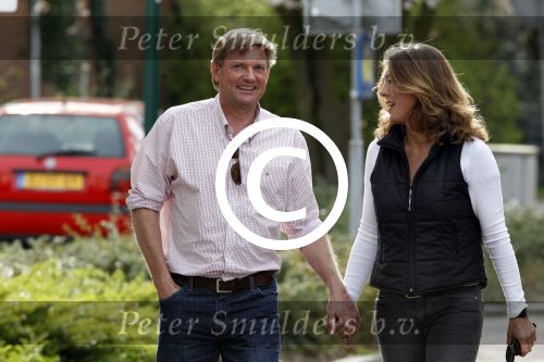 Breukelen 2 april 2011
De ex man van Mariska v Kolck Knut Jacobsen met zijn nieuwe vrienin Wia Kort.
Peter Smulders bv