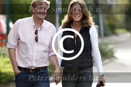 Breukelen 2 april 2011
De ex man van Mariska v Kolck Knut Jacobsen met zijn nieuwe vrienin Wia Kort.
Peter Smulders bv
