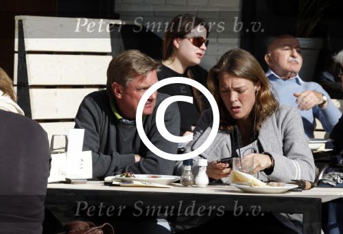 Amsterdam 22 maart 2011
Knut Jacobsen de ex man van Mariska v Kolck met zijn nieuwe vriendin op terras.
Peter Smulders bv