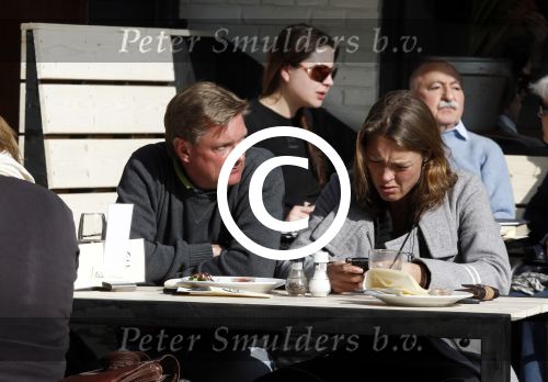 Amsterdam 22 maart 2011
Knut Jacobsen de ex man van Mariska v Kolck met zijn nieuwe vriendin op terras.
Peter Smulders bv