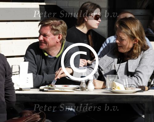 Amsterdam 22 maart 2011
Knut Jacobsen de ex man van Mariska v Kolck met zijn nieuwe vriendin op terras.
Peter Smulders bv