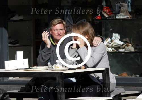 Amsterdam 22 maart 2011
Knut Jacobsen de ex man van Mariska v Kolck met zijn nieuwe vriendin op terras.
Peter Smulders bv