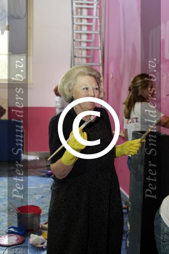 Arnhem 18 maart 2011
Koningin Beatrix Prins Bernhard jr Prins Pieter Christiaan en prinses Annette schilderen voor NL doet.
Peter Smulders bv