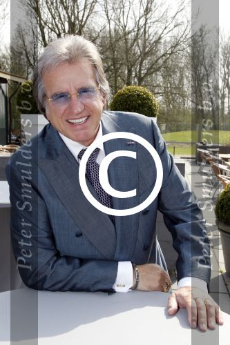 Poortugaal 3 april 2011
Boekpresentatie Eddy Doorenbos en cd opnames. Humphrey Campbell en zijn broers reiken eerste boek uit. Verder zijn natuurlijk de vrouw dochter en kleinzoons van Eddy aanwezig. Lee Towers met zijn vrouw
Peter Smulders bv