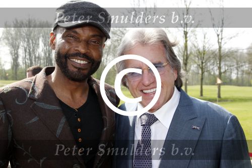 Poortugaal 3 april 2011
Boekpresentatie Eddy Doorenbos en cd opnames. Humphrey Campbell en zijn broers reiken eerste boek uit. Verder zijn natuurlijk de vrouw dochter en kleinzoons van Eddy aanwezig. Lee Towers
Peter Smulders bv