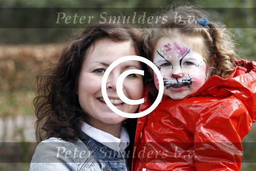 Kaatsheuvel 20 maart 2011
Relaties van Princess in de efteling. Maaike Widdershoven met man en dochter
Peter Smulders bv