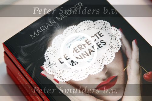 Amsterdam 29 maart 2011
Presentatie nieuwe boek Marian Mudder. Gooische Frieten ( Cynthia Abma en Annemieke Aalderink Bakker) reiken het ereste boek uit.
Peter Smulders bv