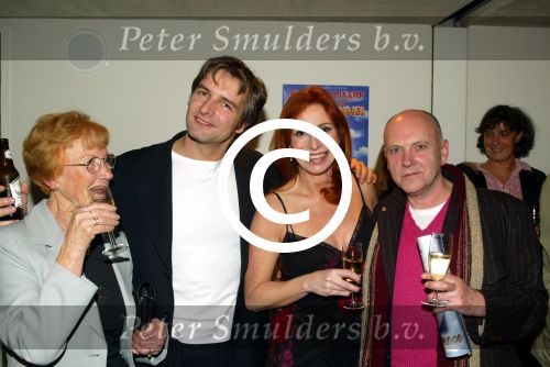 Den haag 30 januari 2003
Premiere Johnny Kraaykamp sr in schouwburg Den Haag.
Victor Reinier met marian Mudder en Serge Henri Valcke