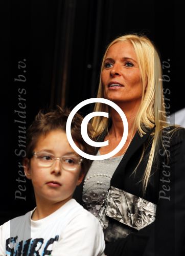 Utrecht 30 maart 2011
Presentatie nieuwe cd van Frans Bauer. Zijn vader en moeder en Mariska met zoon Christiaan zijn aanwezig.
Peter Smulders bv