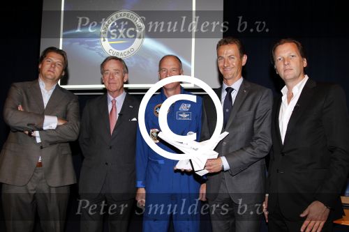 Amsterdam 12 april 2011
Presentatie Space Expedition Curacao door Michiel Mol Ben Droste Harry v Hulten en de astronaut ick Searfoss. Vanaf 2014 kunne mensen vanaf Curacao de ruimte in.
Peter Smulders bv