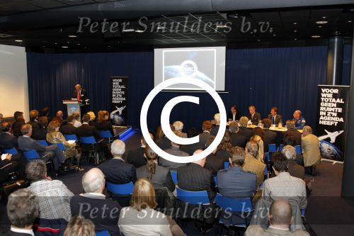 Amsterdam 12 april 2011
Presentatie Space Expedition Curacao door Michiel Mol Ben Droste Harry v Hulten en de astronaut ick Searfoss. Vanaf 2014 kunne mensen vanaf Curacao de ruimte in.
Peter Smulders bv