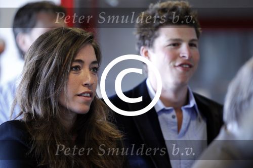 Amsterdam 15 april 2011
50 jaar de Lotto in het olympisch stadion . Naomi v As en Sven Kramer
Peter Smulders bv