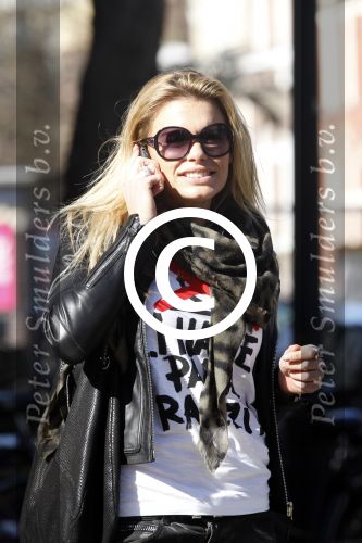 Amsterdam 27 maart 2011
Nicolette v Dam  met i hate paparazzi t shirt aan.
Peter Smulders bv
