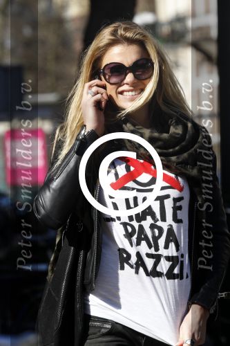 Amsterdam 27 maart 2011
Nicolette v Dam  met i hate paparazzi t shirt aan.
Peter Smulders bv