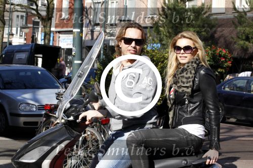 Amsterdam 27 maart 2011
Nicolette v Dam  met i hate paparazzi t shirt aan.
Peter Smulders bv
