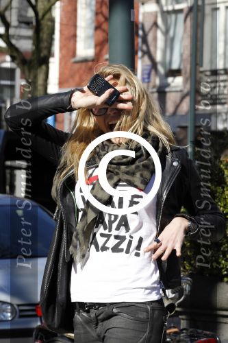 Amsterdam 27 maart 2011
Nicolette v Dam  met i hate paparazzi t shirt aan.
Peter Smulders bv