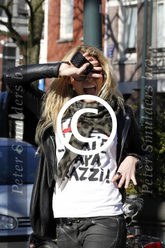 Amsterdam 27 maart 2011
Nicolette v Dam  met i hate paparazzi t shirt aan.
Peter Smulders bv