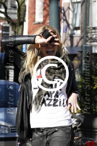 Amsterdam 27 maart 2011
Nicolette v Dam  met i hate paparazzi t shirt aan.
Peter Smulders bv