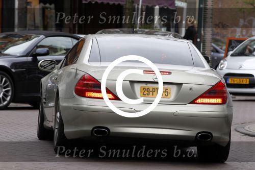 Amsterdam 1 april 2011
Patricia Paay vertrekt vanaf haar huis in haar nieuwe Mercedes cabrio.
Peter Smulders bv