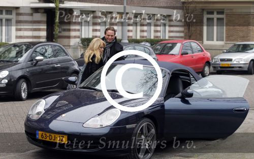 Amsterdam 12 februari 2011
Nicky v Dam heeft zijn vriendin Patricia Paay een Porsche 911 cabrio cadeau gegeven voor valentijnsdag.
Peter Smulders bv