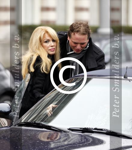 Amsterdam 12 februari 2011
Nicky v Dam heeft zijn vriendin Patricia Paay een Porsche 911 cabrio cadeau gegeven voor valentijnsdag.
Peter Smulders bv