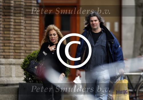 Amsterdam 31 maart 2011
Patricia Paay doet met een vriend boodschappen.
Peter Smulders bv