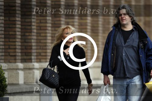 Amsterdam 31 maart 2011
Patricia Paay doet met een vriend boodschappen.
Peter Smulders bv