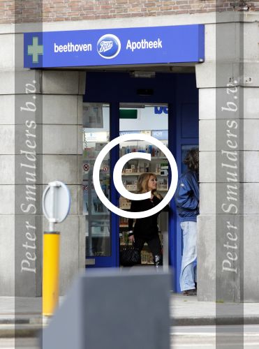 Amsterdam 31 maart 2011
Patricia Paay doet met een vriend boodschappen.
Peter Smulders bv