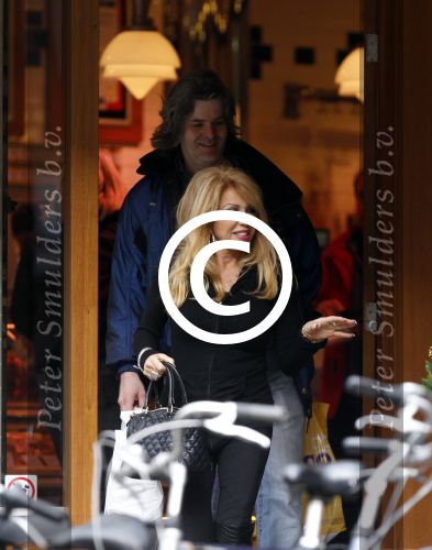 Amsterdam 31 maart 2011
Patricia Paay doet met een vriend boodschappen.
Peter Smulders bv
